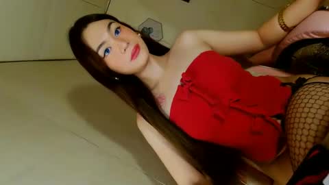 Snapshot of emilyfuckers chatting on 11.04.25 ariane online show from 11.04.25