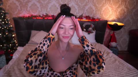 Snapshot of emilyhalls chatting on 12.20.24 Emily online show from 12.20.24