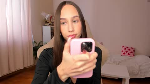 Snapshot of emilyhoston chatting on 10.01.25 Alina online show from 10.01.25