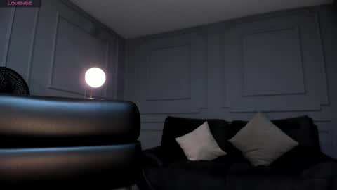 Emily online show from 11.04.25