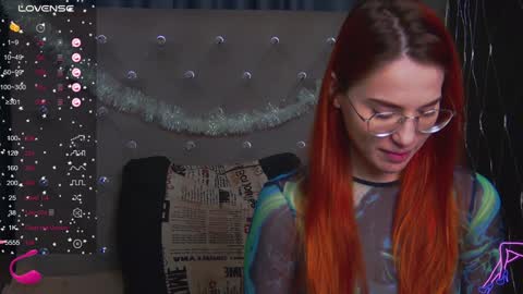 Snapshot of emilykents chatting on 12.30.24 EmilyKents online show from 12.30.24