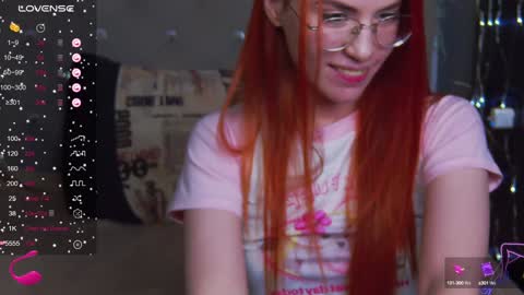 Snapshot of emilykents chatting on 01.10.25 EmilyKents online show from 01.10.25