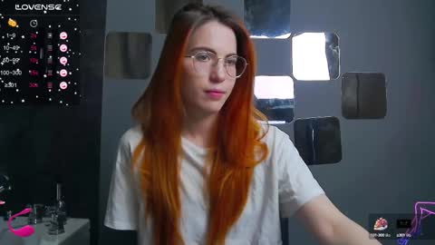 Snapshot of emilykents chatting on 02.13.25 EmilyKents online show from 02.13.25