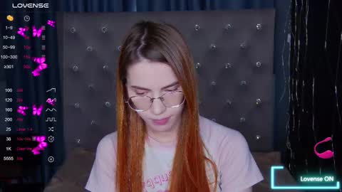 Snapshot of emilykents chatting on 09.12.25 EmilyKents online show from 09.12.25