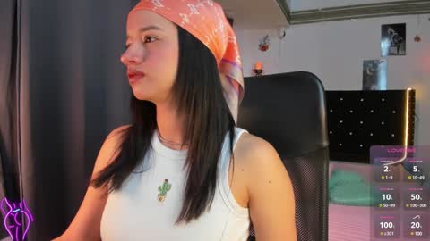 Snapshot of emilyrousex chatting on 12.22.24 emilyrousex online show from 12.22.24