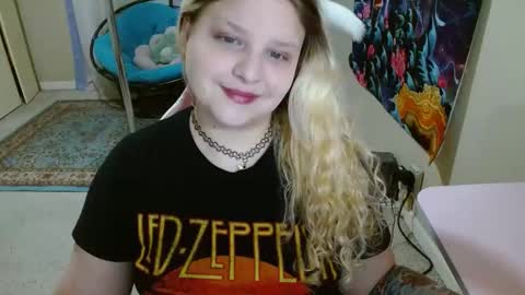 Snapshot of emilyshaze chatting on 01.20.25 emily haze online show from 01.20.25