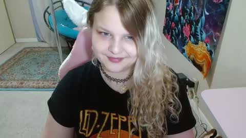 Snapshot of emilyshaze chatting on 02.20.25 emily haze online show from 02.20.25