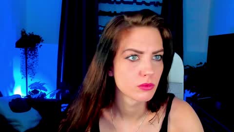Snapshot of emilywiled chatting on 02.04.25 Emily online show from 02.04.25