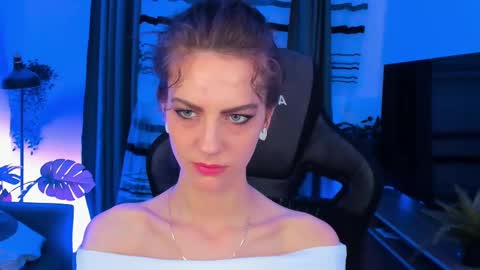 Snapshot of emilywiled chatting on 02.12.25 Emily online show from 02.12.25