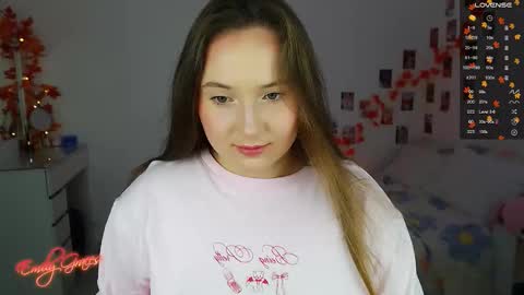 Snapshot of emilyxgrasez chatting on 10.27.25 Emily online show from 10.27.25