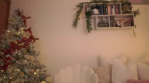 Snapshot of emilyxrose_ chatting on 12.12.24 IG thickemmsss online show from 12.12.24