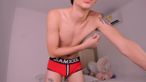 Snapshot of emitremmus_ chatting on 02.11.25 Jordy online show from 02.11.25