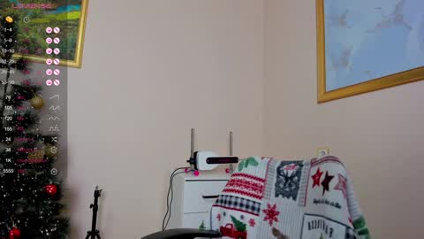 Snapshot of emma_clon chatting on 12.21.24 Emma online show from 12.21.24