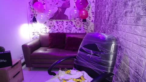 Snapshot of emma_garciaa_ chatting on 02.04.25 emma online show from 02.04.25