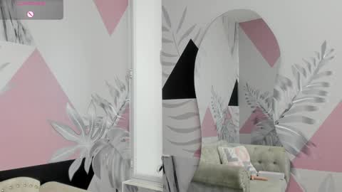 Snapshot of emma_petite4u chatting on 01.18.25 Emma online show from 01.18.25