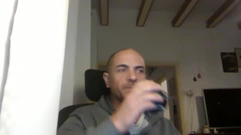 Snapshot of emmagold123 chatting on 12.19.24 Ariel online show from 12.19.24