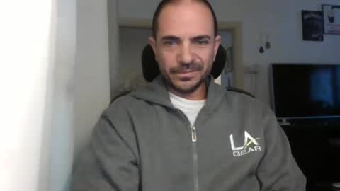 Snapshot of emmagold123 chatting on 01.11.25 Ariel online show from 01.11.25