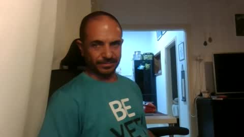 Snapshot of emmagold123 chatting on 10.05.25 Ariel online show from 10.05.25