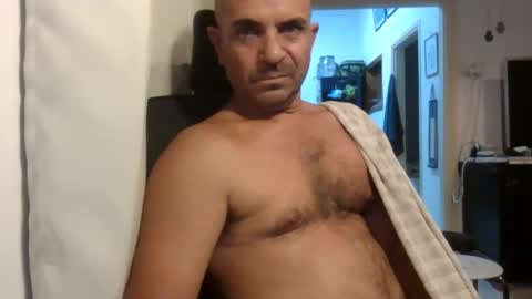 Snapshot of emmagold123 chatting on 10.30.25 Ariel online show from 10.30.25