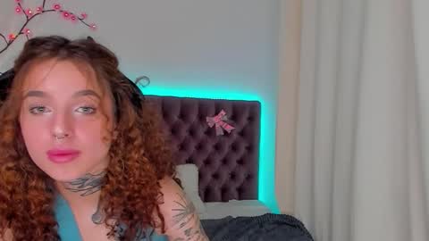 Snapshot of emmahilltons chatting on 11.26.25 Emma online show from 11.26.25