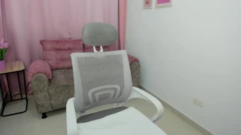 Emmi online show from 10.21.25