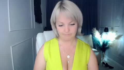 Snapshot of emmmam chatting on 10.07.25 emmmam online show from 10.07.25
