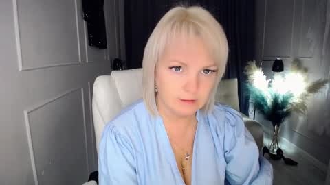 Snapshot of emmmam chatting on 10.20.25 emmmam online show from 10.20.25