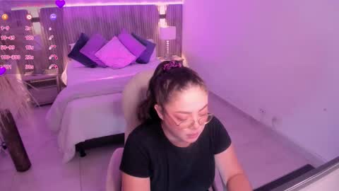 Emmy Walker online show from 11.06.25