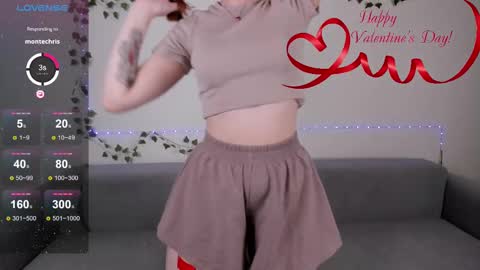 Snapshot of emmyflower chatting on 02.13.25 emmyflower online show from 02.13.25