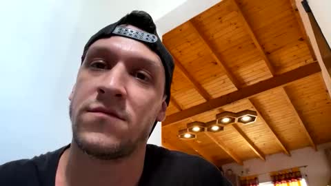 Snapshot of emoladyboy chatting on 11.06.25 EMO online show from 11.06.25