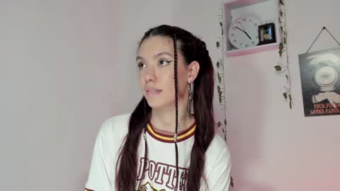 Snapshot of emperatriiiz chatting on 12.25.24 Emperatriz online show from 12.25.24