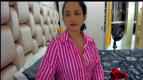 Snapshot of emperatriztapia chatting on 12.23.24 emperatriztapia online show from 12.23.24