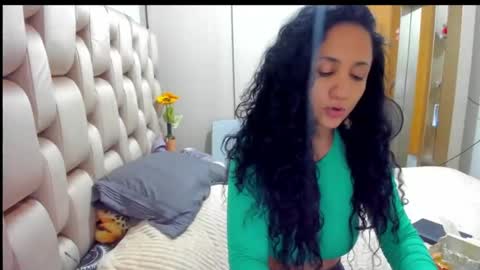 Snapshot of emperatriztapia chatting on 01.13.25 emperatriztapia online show from 01.13.25