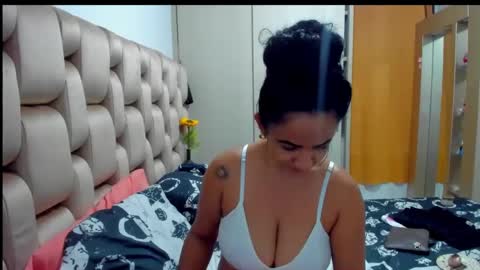 Snapshot of emperatriztapia chatting on 01.25.25 emperatriztapia online show from 01.25.25