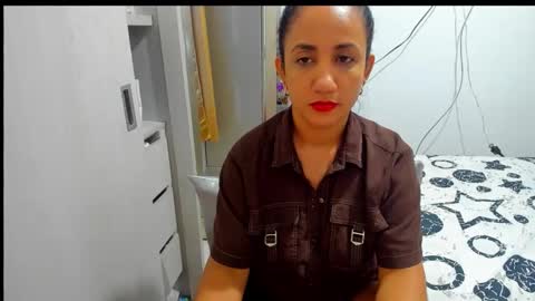 Snapshot of emperatriztapia chatting on 10.14.25 emperatriztapia online show from 10.14.25