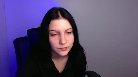 Snapshot of emxma chatting on 11.11.25 Emma online show from 11.11.25