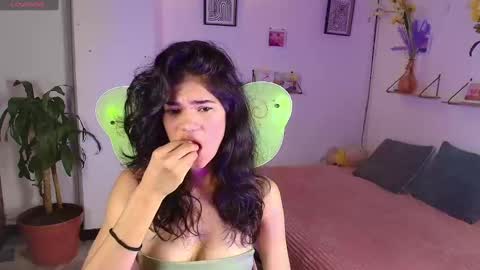 emycarver09 online show from 10.31.25