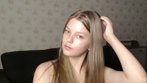 Snapshot of emysway chatting on 12.10.24 EmySway online show from 12.10.24
