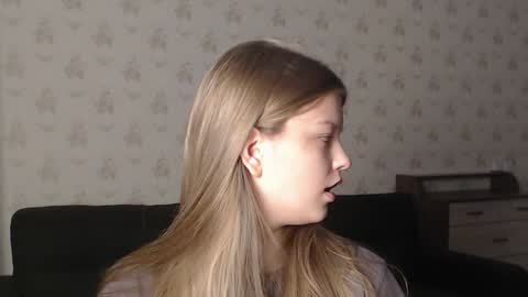 Snapshot of emysway chatting on 12.21.24 EmySway online show from 12.21.24