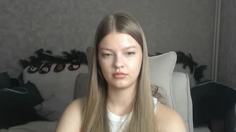 Snapshot of emysway chatting on 12.31.24 EmySway online show from 12.31.24