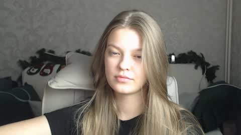 Snapshot of emysway chatting on 01.28.25 EmySway online show from 01.28.25