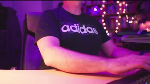 Snapshot of energybra chatting on 12.30.24 uk online show from 12.30.24