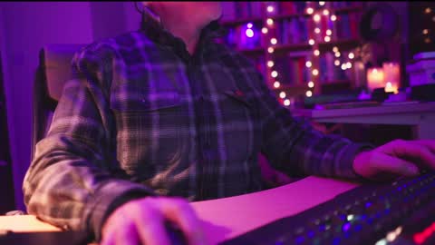 Snapshot of energybra chatting on 01.25.25 uk online show from 01.25.25