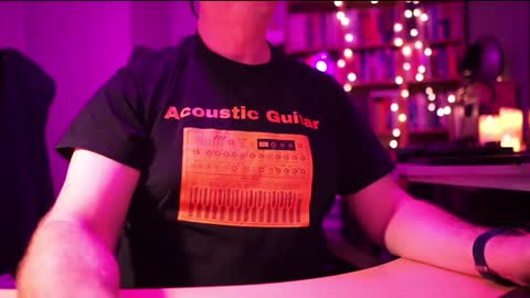 Snapshot of energybra chatting on 11.13.25 uk online show from 11.13.25