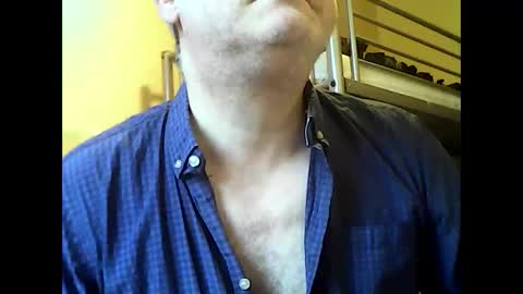 Snapshot of englishguysurrey chatting on 12.28.24 englishguysurrey online show from 12.28.24