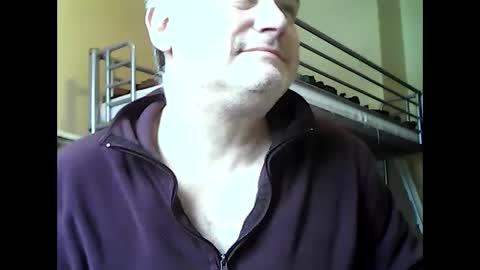Snapshot of englishguysurrey chatting on 01.06.25 englishguysurrey online show from 01.06.25