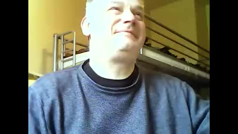 Snapshot of englishguysurrey chatting on 02.04.25 englishguysurrey online show from 02.04.25