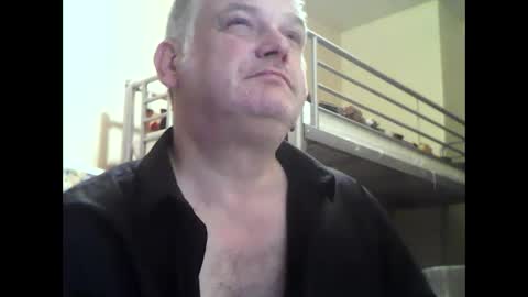 Snapshot of englishguysurrey chatting on 09.18.25 englishguysurrey online show from 09.18.25