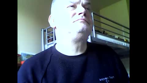 Snapshot of englishguysurrey chatting on 09.24.25 englishguysurrey online show from 09.24.25