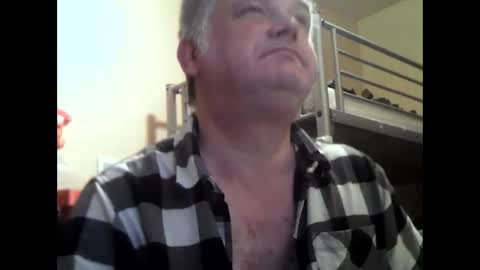Snapshot of englishguysurrey chatting on 10.24.25 englishguysurrey online show from 10.24.25